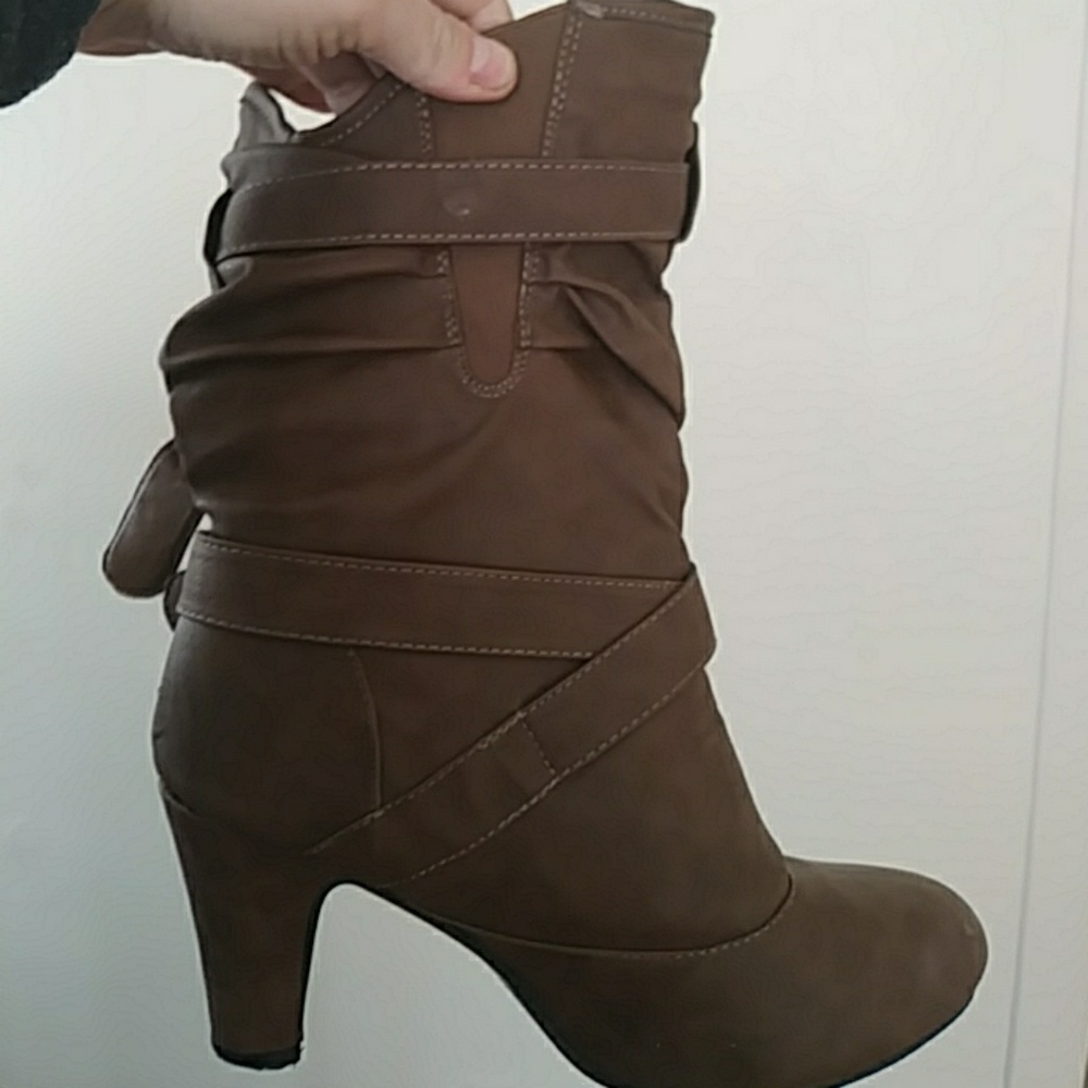Mid womans suede boots